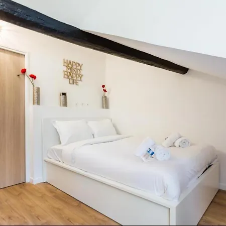 Grands Boulevards 5d Apartment *